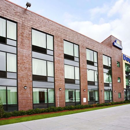 Days Inn Bronx Нью-Йорк Экстерьер фото