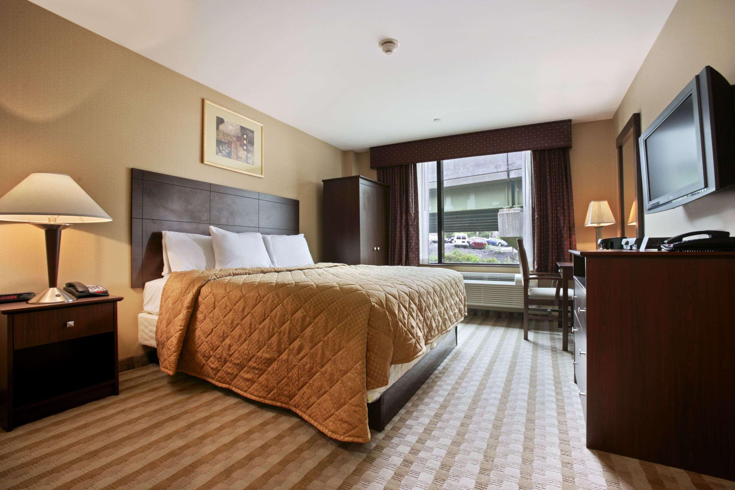 Days Inn Bronx Нью-Йорк Экстерьер фото