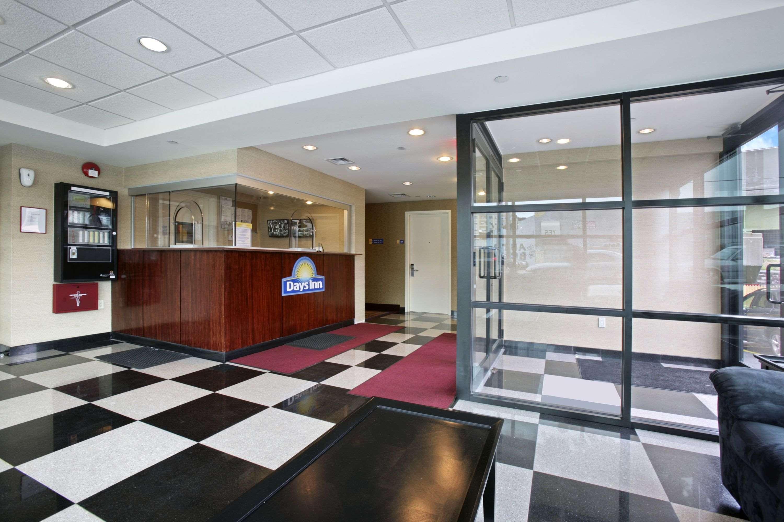 Days Inn Bronx Нью-Йорк Экстерьер фото